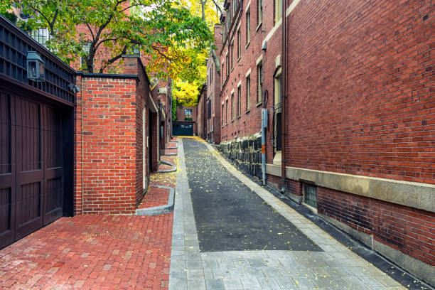 istock Red brick buildings in Boston's Beacon hill district in fall season 1004644328