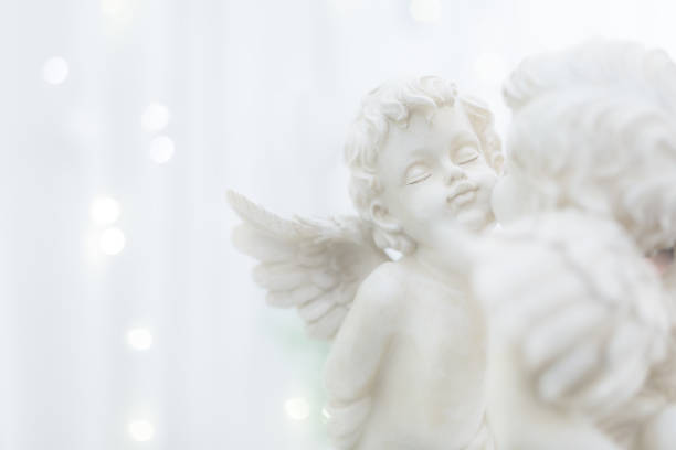 istock Statue of couple cupid in wedding ceremony scene. 1004712018