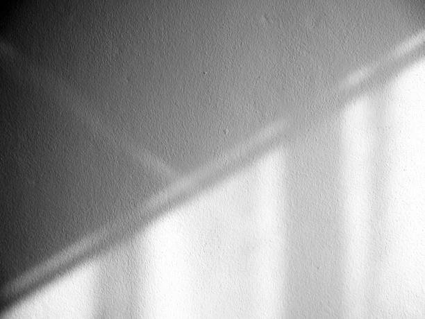 fondo de textura de pared negro blanca luz sombra - black and white architecture surrounding wall wall fotografías e imágenes de stock