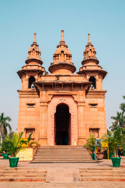 Mulagandha Kuti Vihara Sarnath ancient ruins in Varanasi, India Mulagandha Kuti Vihara Sarnath ancient ruins in Varanasi, India sarnath stock pictures, royalty-free photos & images