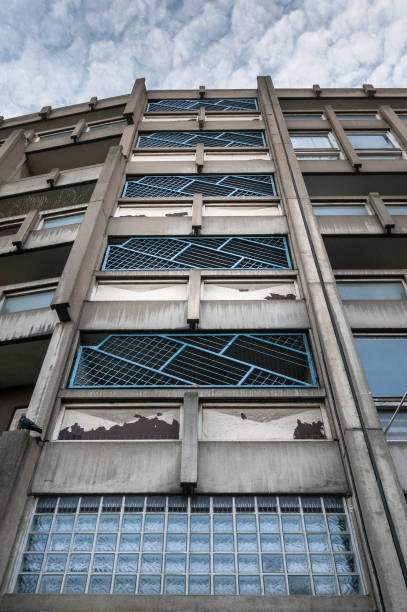 istock ROBIN HOOD GARDENS LONDON 1004801106