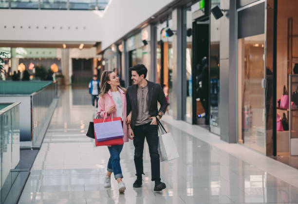 istock Couple in the Mall 1004801374