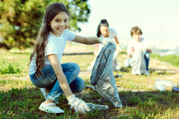 istock Happy girl holding package for glass 1004848052