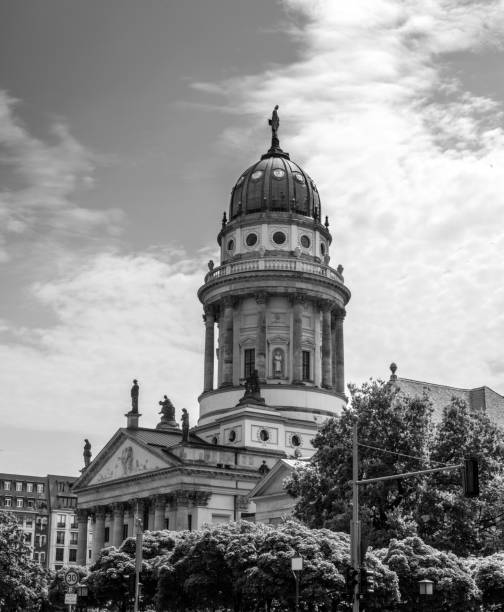 istock Berlin - french cathedral, Gendarmenmarkt - monochrome 1004865012
