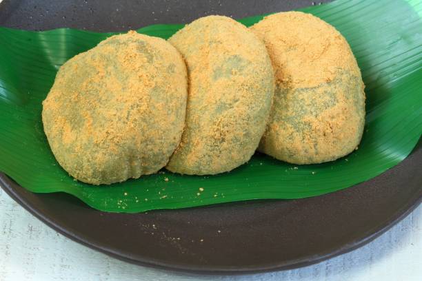 istock Grass Daifuku, yellow powder, 1004887262