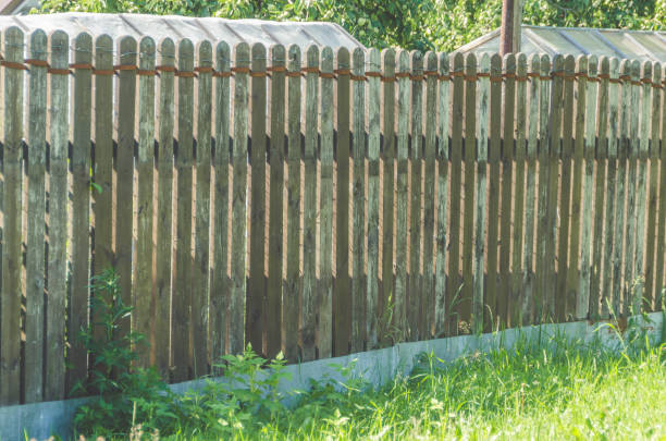 istock old wooden fence, background 1004900714
