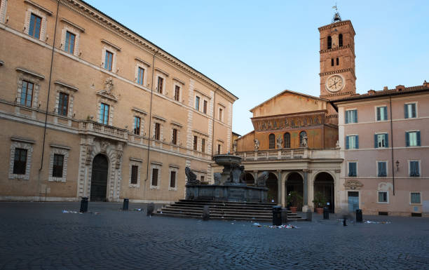 istock Santa Maria in Trastevere 1004901658