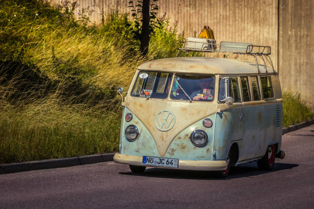 ônibus volkswagen typ 2 t1 - rust - fotografias e filmes do acervo