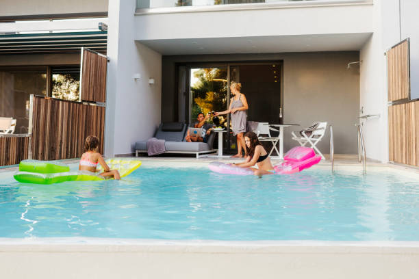 viajes - diversión de la piscina - drinking little girls women wine fotografías e imágenes de stock