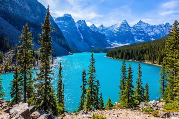 istock Lake Moraine with emerald water 1004999172