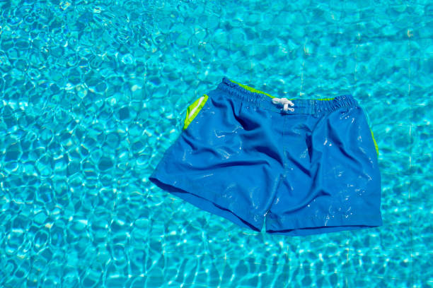수영장에 떠 있는 수영 반바지 - swimming trunks embarrassment skinny dipping swimming shorts 뉴스 사진 이미지