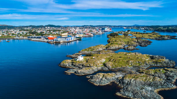 vista aérea de haugesund, noruega. - direction sea lighthouse landscape fotografías e imágenes de stock