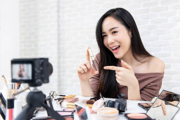 istock Beautiful Asian woman beauty vlogger recording makeup tutorial 1005124748