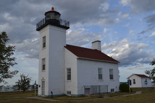 istock Sand Point Light House in Escanaba Michigan 1005132412