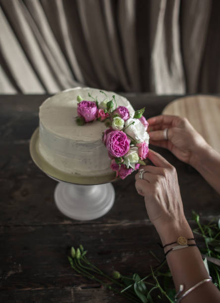 istock female decorating cake with flowers 1005142350