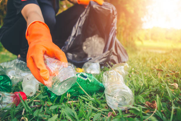 istock Women volunteer help garbage collection charity environment. 1005227430