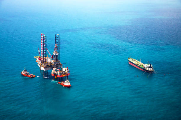 Oil rig in the gulf Oil rig in the gulf from aerial view fuel and power generation oil industry oil rig industry stock pictures, royalty-free photos & images