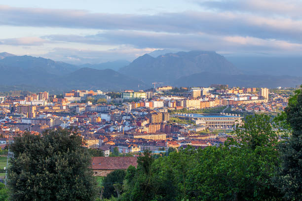 istock Oviedo city view in sunset. Spain 1005288158