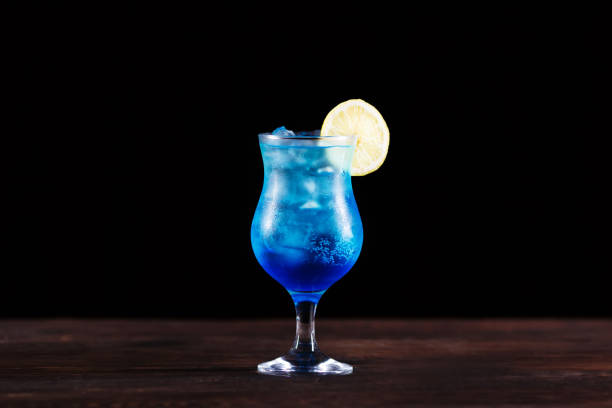 istock Refreshing iced blue alcoholic cocktail with lemon slice, cold drink, party, bar concept 1005304156