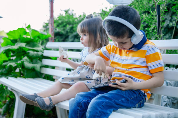 istock Siblings listening to music and smiling 1005348162