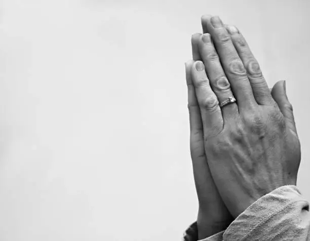 hands praying in church
