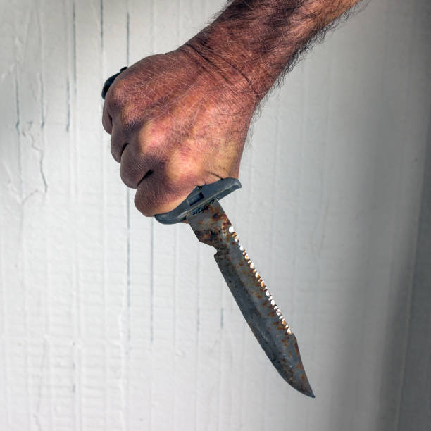 istock Right hand men with a large hunting knife. 1005428148