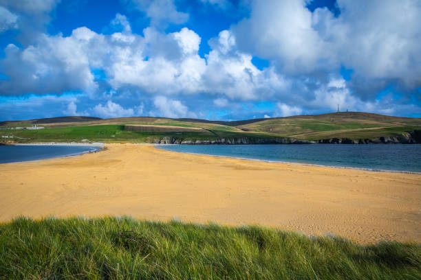 istock Shetland Islands - tombolo - St. Ninian Beach 1005453786