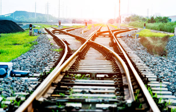 ferrovia vicino alla miniera di carbone - railroad track direction choice transportation foto e immagini stock