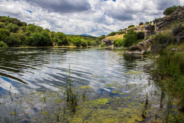 the water covers the rock climbing area called "embalse del vellon" inside the mountains of madrid city, spain - woods reflection famous place standing water imagens e fotografias de stock