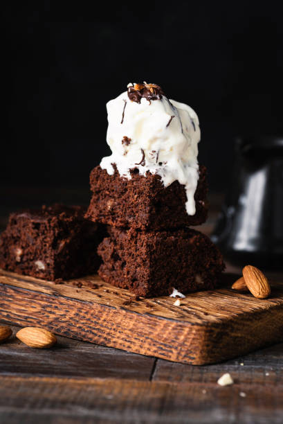 istock Chocolate brownies with vanilla ice cream 1005633978