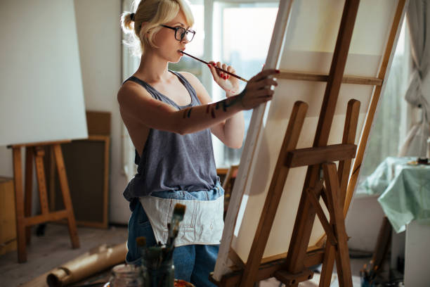 istock Young artist woman 1005661890