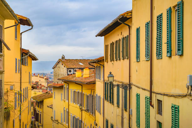 costa di san giorgio calle, florencia, italia - oltrarno fotografías e imágenes de stock