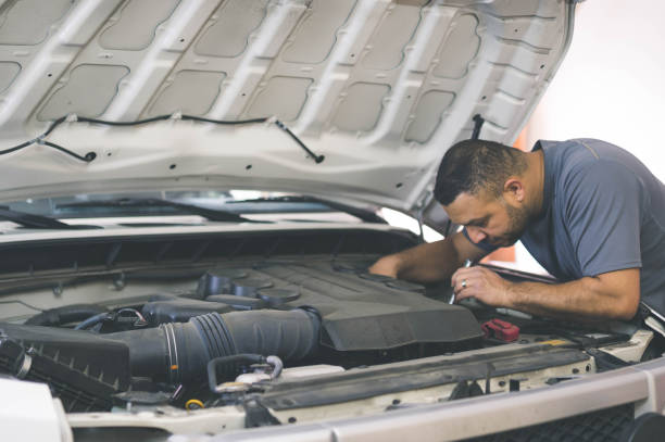 istock Home Garage Mechanic 1005750756