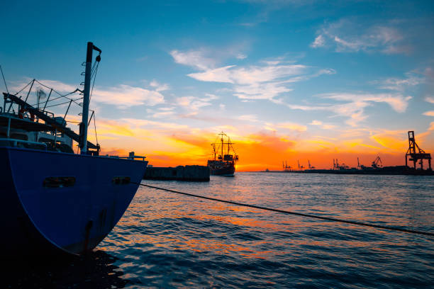 istock Osaka port sunset view in Japan 1005751130