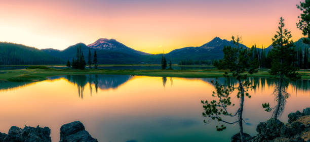 istock Sparks Lake in Central Oregon 1005771740