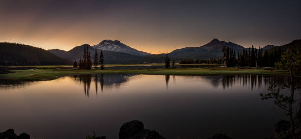 Sparks Lake is one of the Cascade Lakes in Central Oregon, a popular tourist destination and a place for outdoor enthusiasts for kayaking, paddle boarding and hiking, as well as camping.