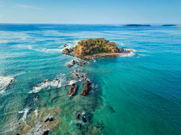 istock Small island in turquoise waters off Batemans Bay Australia 1005805704