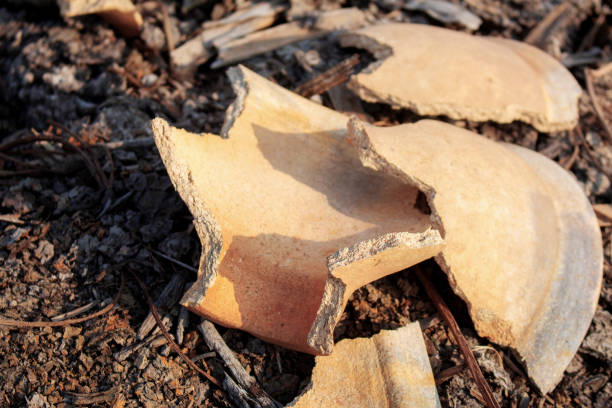 istock Claypot of cracked with texture. 1005805812