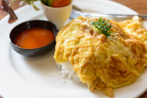 istock Omelet on jasmin rice with chilli sauce,Thai traditional style. 1005809046