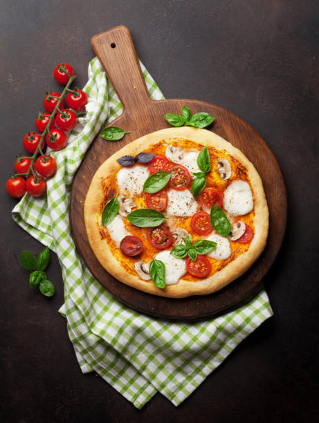 istock Italian pizza with tomatoes, mozzarella and basil 1005821214