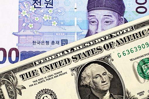 A South Korean 1000 won note with an American one dollar bill