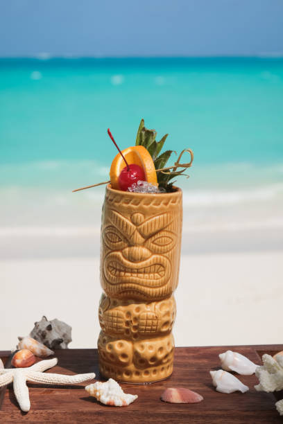 istock Tiki cocktail by the sea 1005821540