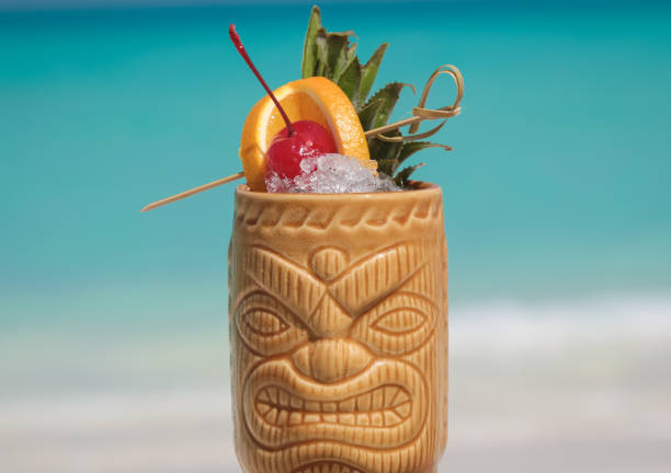 istock Tiki cocktail by the sea 1005821558
