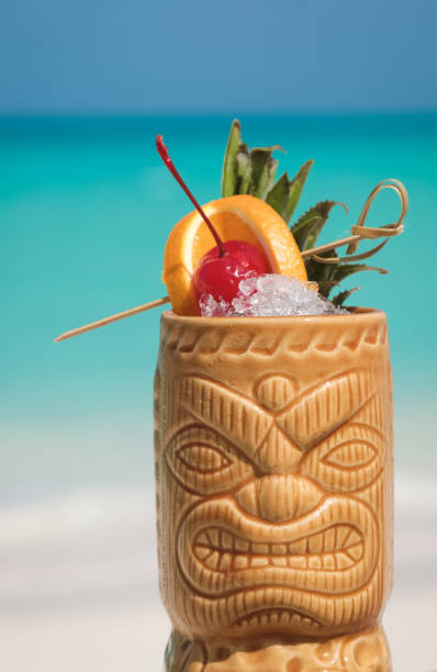 istock Tiki cocktail by the sea 1005821564