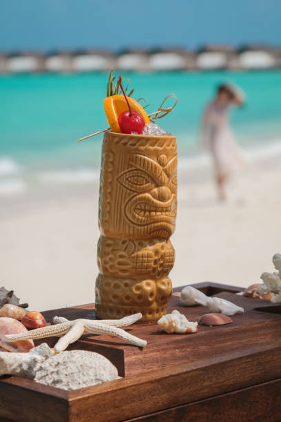 istock Tiki cocktail by the sea 1005821582
