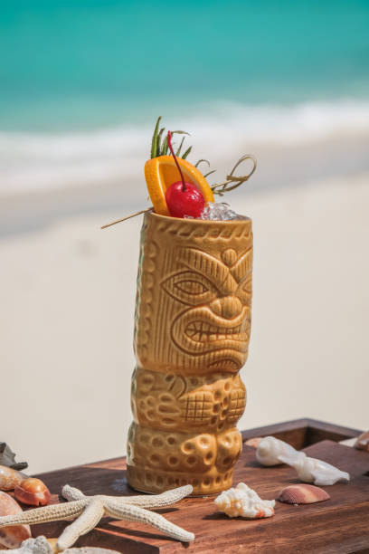 istock Tiki cocktail by the sea 1005821584