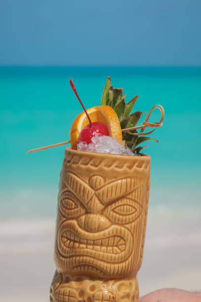 istock Tiki cocktail by the sea 1005821596