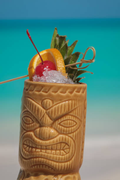 istock Tiki cocktail by the sea 1005821600