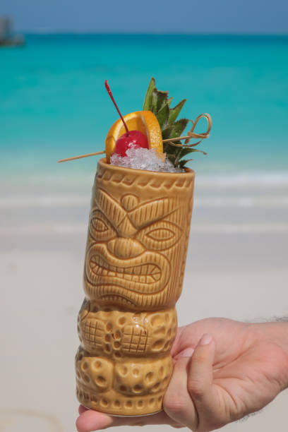 istock Tiki cocktail by the sea 1005821620