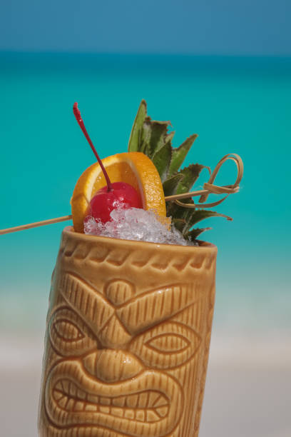 istock Tiki cocktail by the sea 1005821638